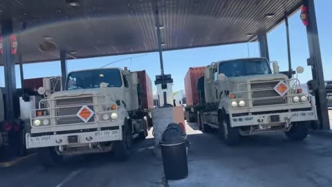 DIP245-UN AUTRO CONVOYO MILITAIRO EN LIVO