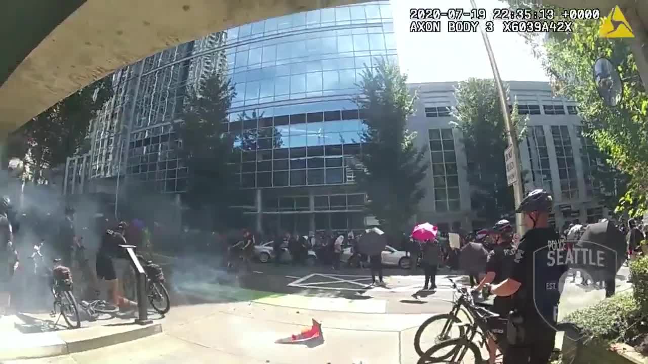 Seattle Police Body Cam Shows Violate Protesters Assaulting Officers And Throwing Explosives