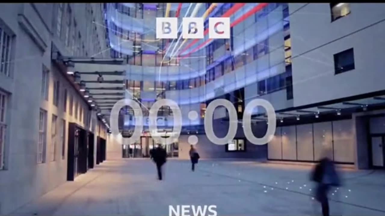 BBC reporter show the middle finger on live on air