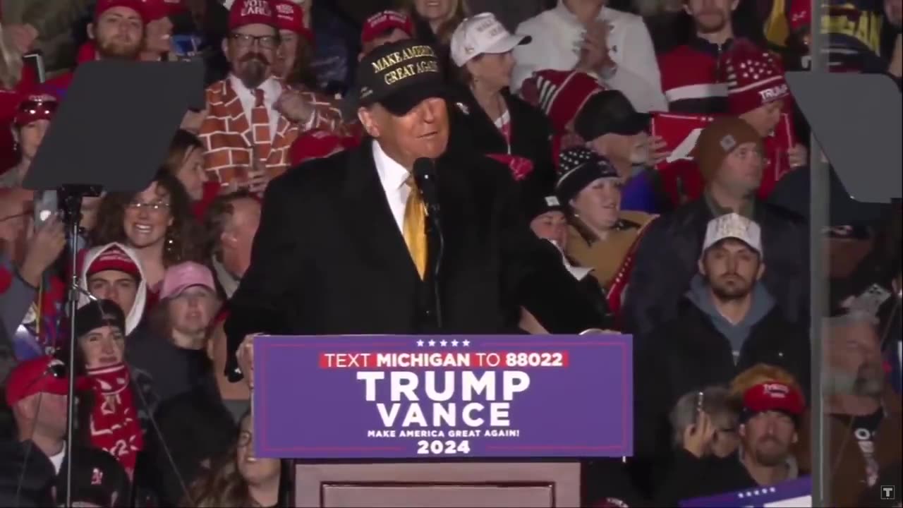 Trump Praises Joe Rogan At Michigan Rally