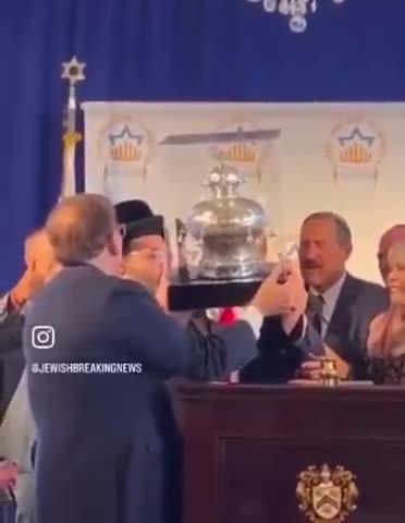 Trump got a prize by Israhell for being their Messiah