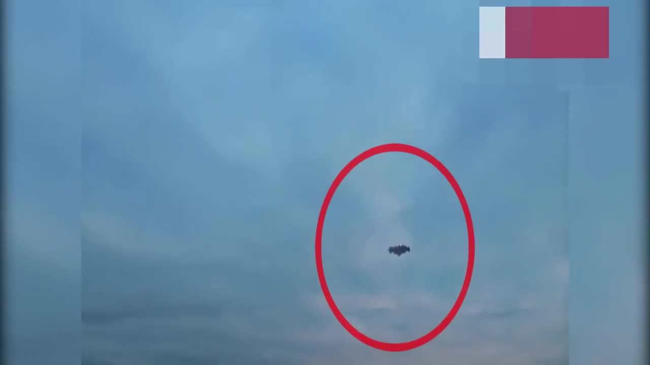 Jagged UFO Spotted hovering over New York I Terrified Birds And WIldlife