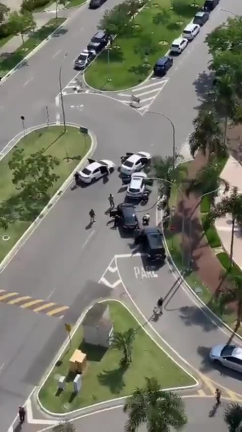 Vídeo mostra prisão de miliciano alvo de traficantes que executaram médicos na Barra da Tijuca