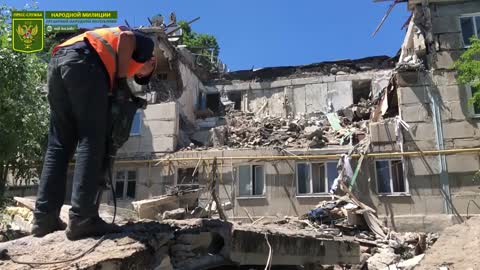 Ukrajinská armáda ostřelování Stachanova raketomety 13 obětí a desítky těžce zraněných civilistů