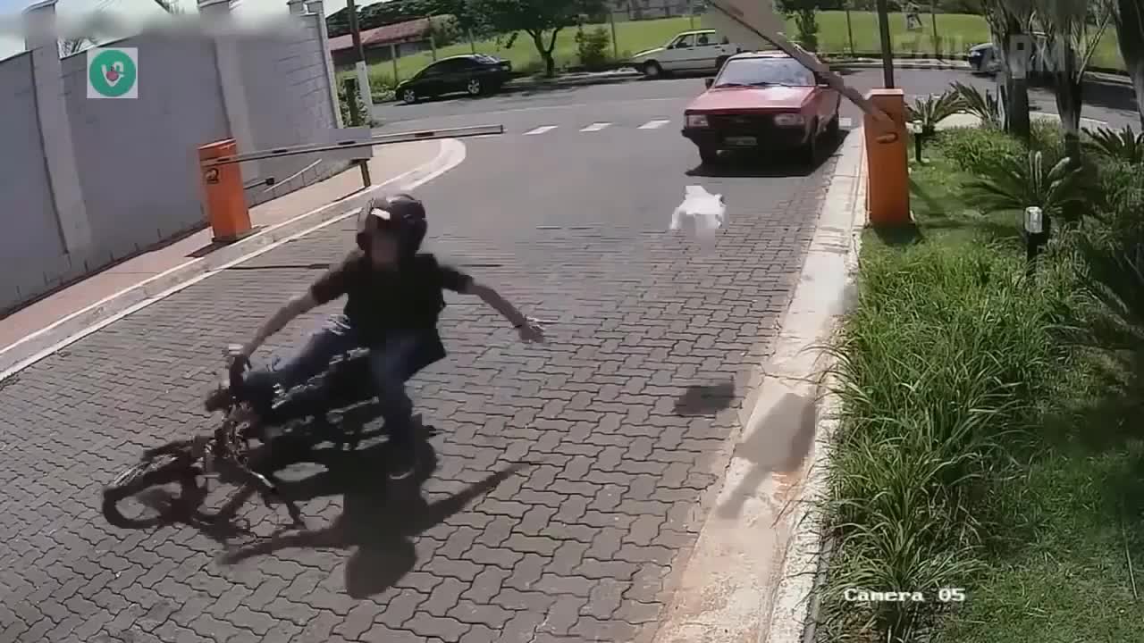 FUNNY INSTANT REGRET MOTORBIKE NOT STOPPING