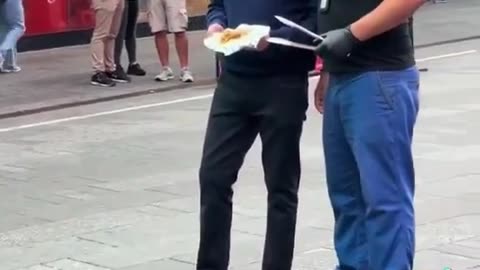 Bill Gates eating a Hot Dog in Times Square