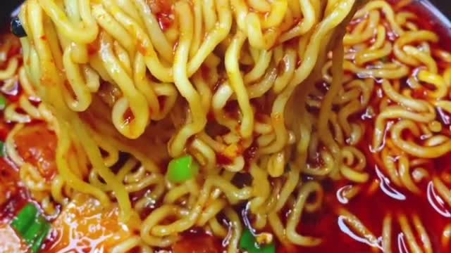 Friends with tomatoes at home can make such instant noodles