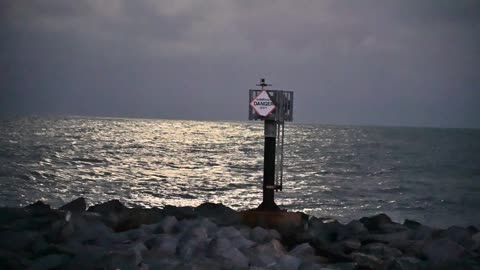 JETTY PARK PIER MOON-06/2024