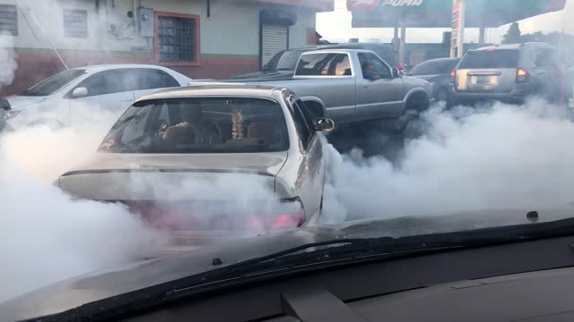 🙊 Protest Rally in Hatillo, Puerto Rico (Ricky Rosello) Tire Burnout