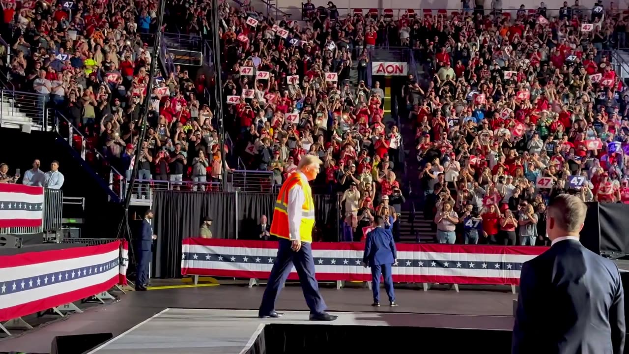 Happening Now - PDJT arrives in Green Bay WI for his rally!