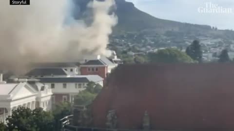 Timelapse footage shows Cape Town parliament blaze flaring up again