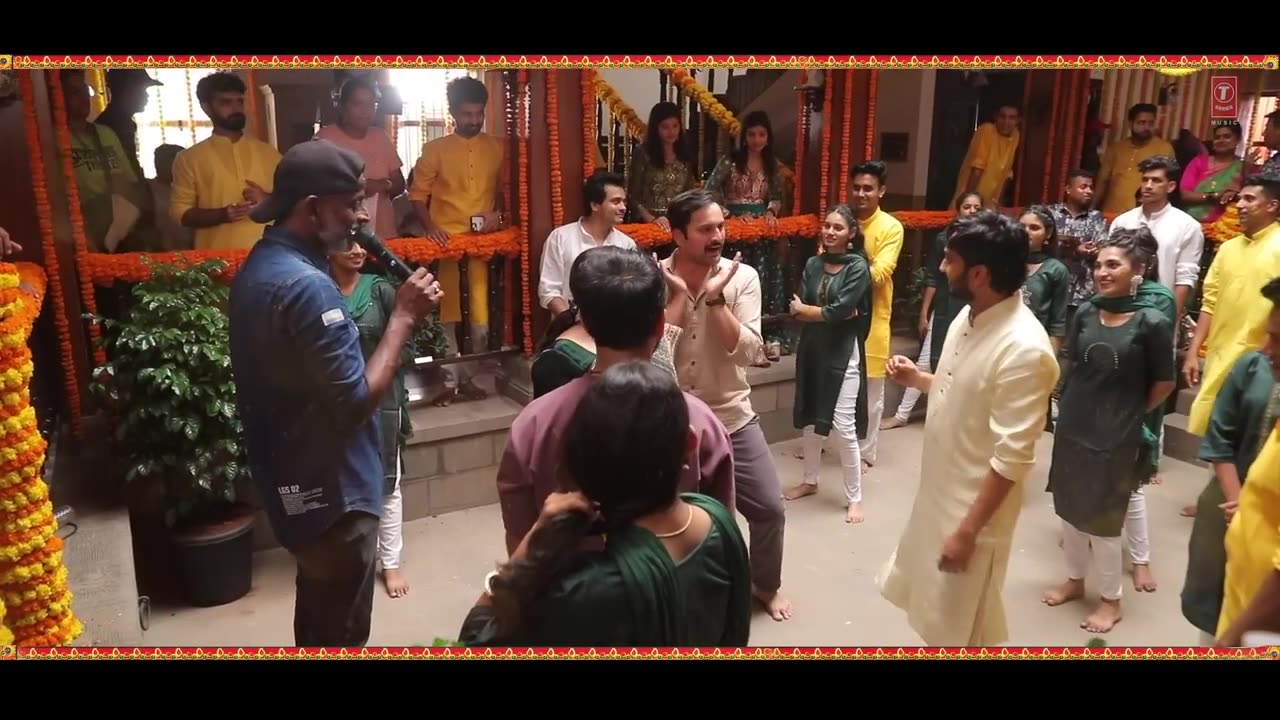 Making of Yellow Yellow Song _ Fussclass Dabhade _ Amitraj _ Nakash_ Amey _ Siddharth _ Kshitee