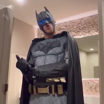 BATMAN: when you use the wrong stall in Gotham