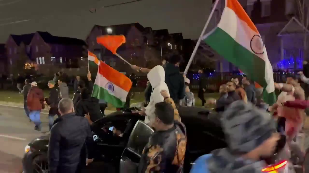 Canada : Massive crowd of Indian Hindus parades in Brampton, Ontario, protesting local police.