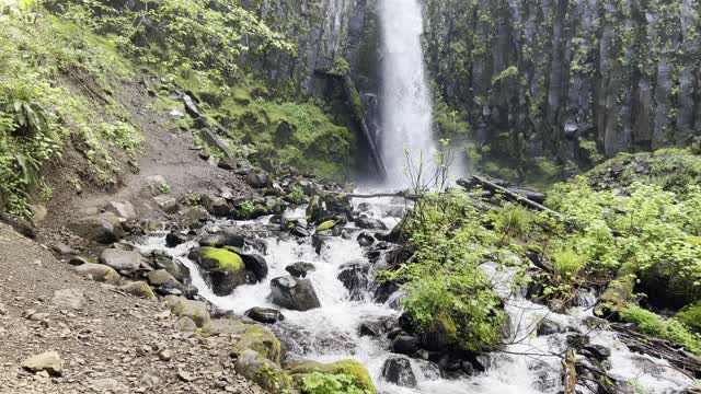 Panoramic View of Dry Creek Falls & Creek – Columbia River Gorge – Oregon – 4K