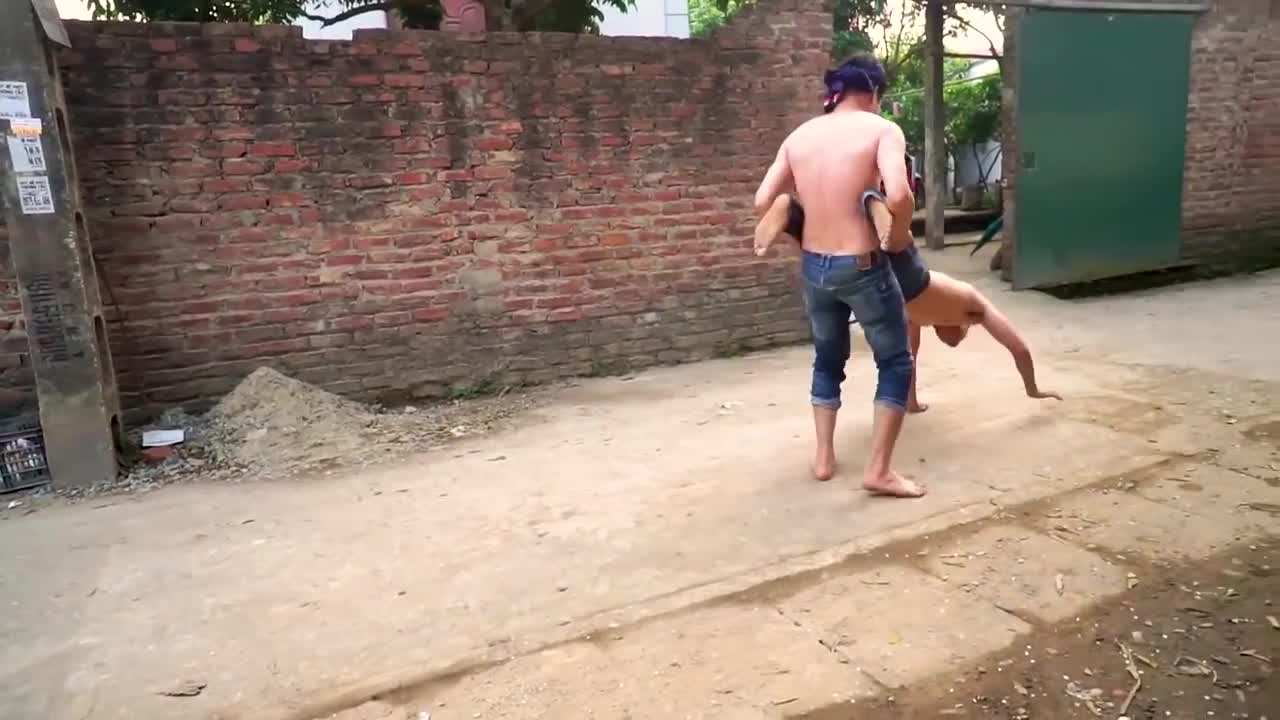 Try not to laugh 🤣🤣🤣