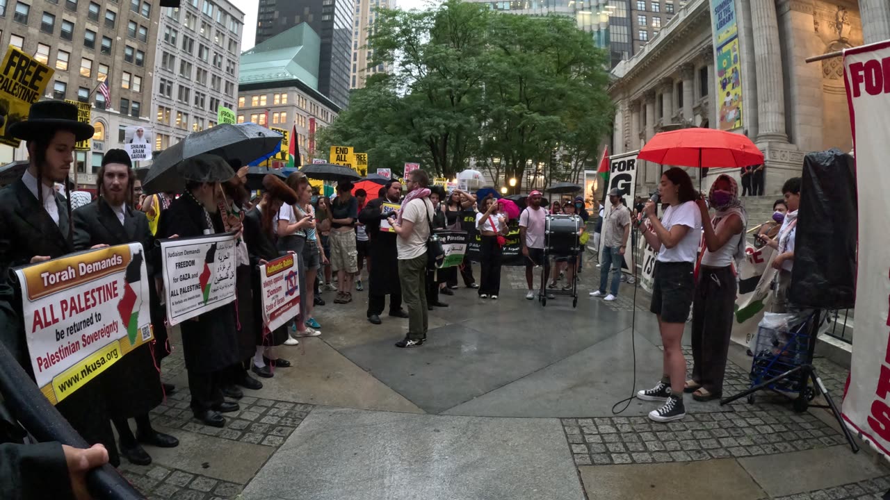 4of7 "300 days of genocide. We stand with the martyrs and with the prisoners. We stand with Gaza!"