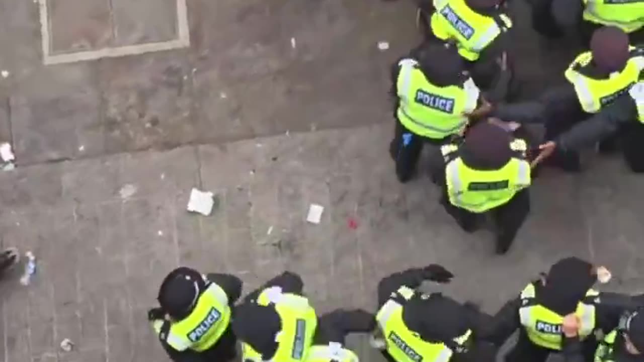 Stabbing Muslim arrested at the Notting Hill Carnival in London Uk but the press