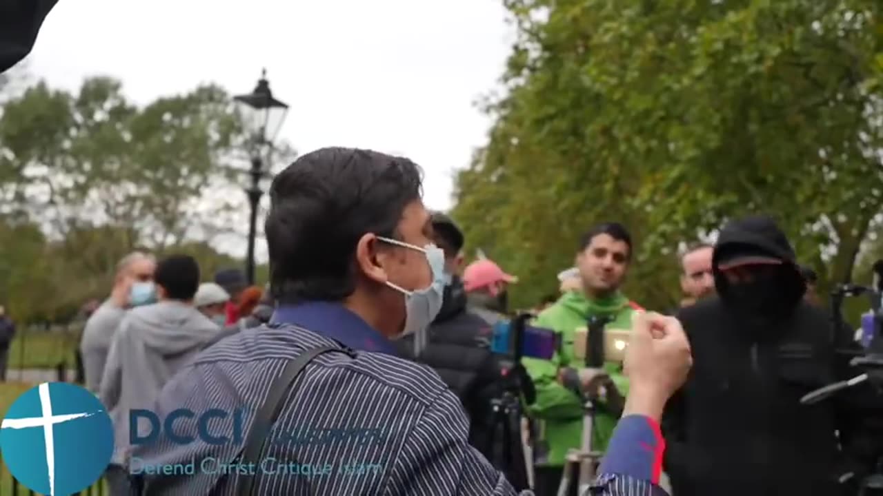 Dawah Expert Runs Away From the Crimes of His Prophet! Speakers Corner