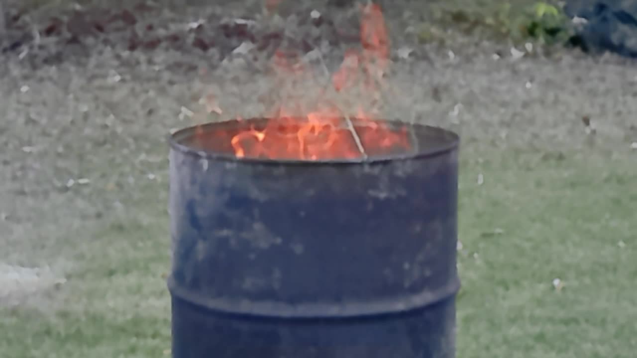 Burning yard waste in a barrel - Episode 6 (11/06/2023)