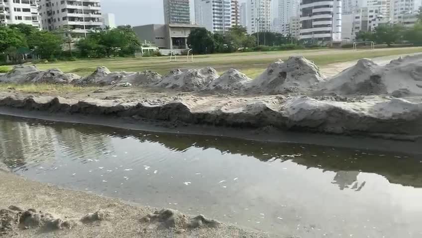 Vecinos de El Laguito siguen en la excavatón