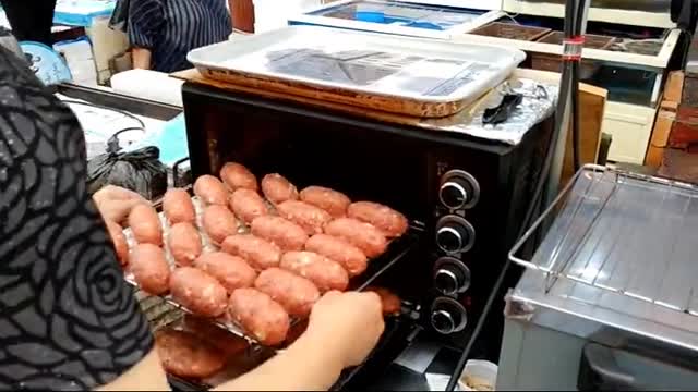 Delicious cheesy sausage hidden in the market.😀