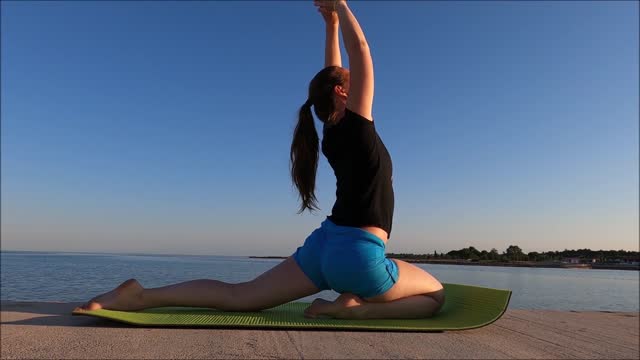 Hot Girl Beautiful Yoga Full Body
