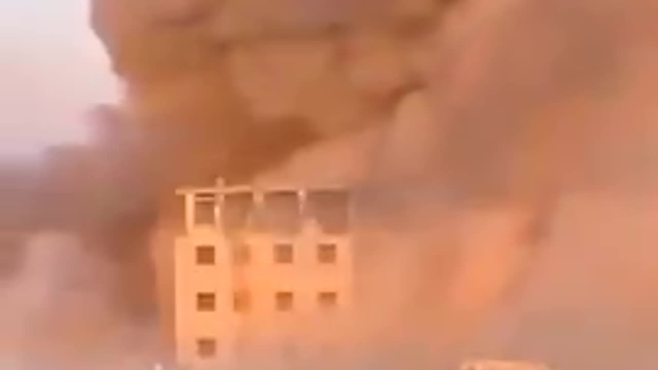 Israel Bombing the Scheisse Out of Lebanon Today.mp4