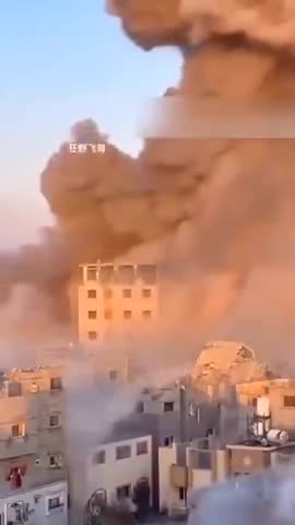 Israel Bombing the Scheisse Out of Lebanon Today.mp4