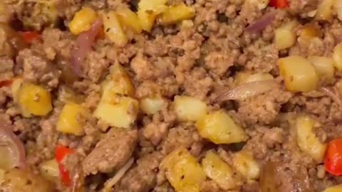 beef and potatoes are a staple for any meal prep, easy to cook and assemble and delicious