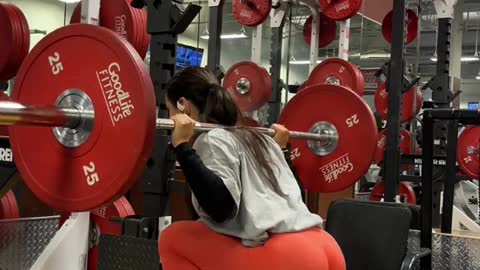 who else does that little hand wave when they squat?