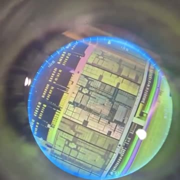 💥 iPhone CPU zoomed in in Nano size...