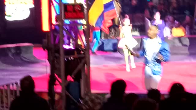 Soul Cirus hype's up Crowd