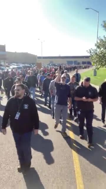 750 GE Federal Contract Workers Walk Out in Protest Against Vaccine Mandates in Ohio