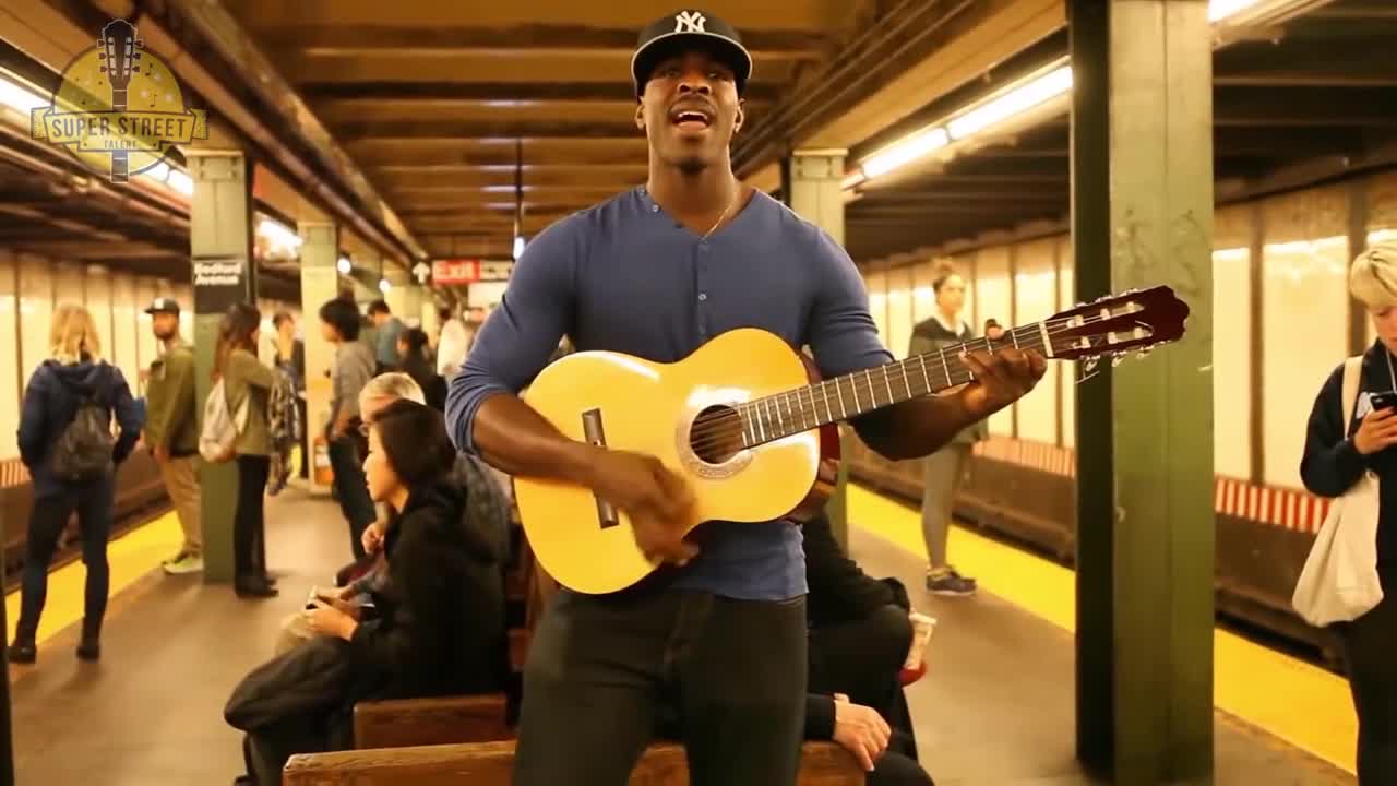 FANTASTIC Subway Busker Incredible Voice! performs in NYC