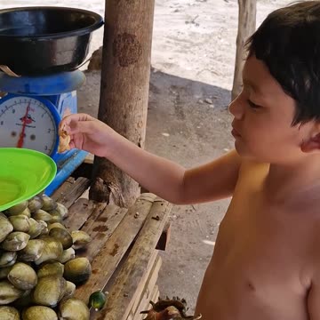 Fresh cooked Saang (Spider Conch) at Tubajon, Laguindingan, Misamis Oriental. A seaside treat!