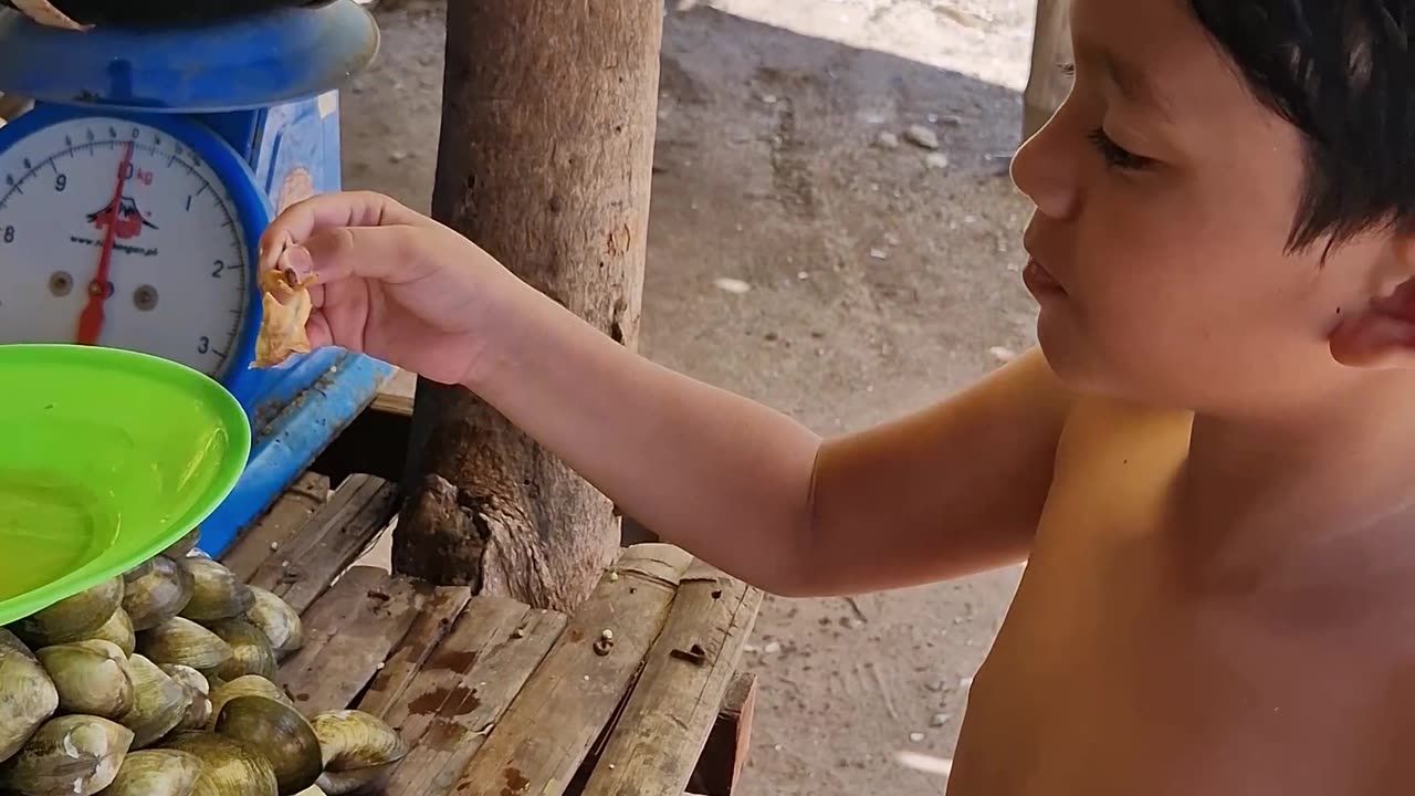 Fresh cooked Saang (Spider Conch) at Tubajon, Laguindingan, Misamis Oriental. A seaside treat!