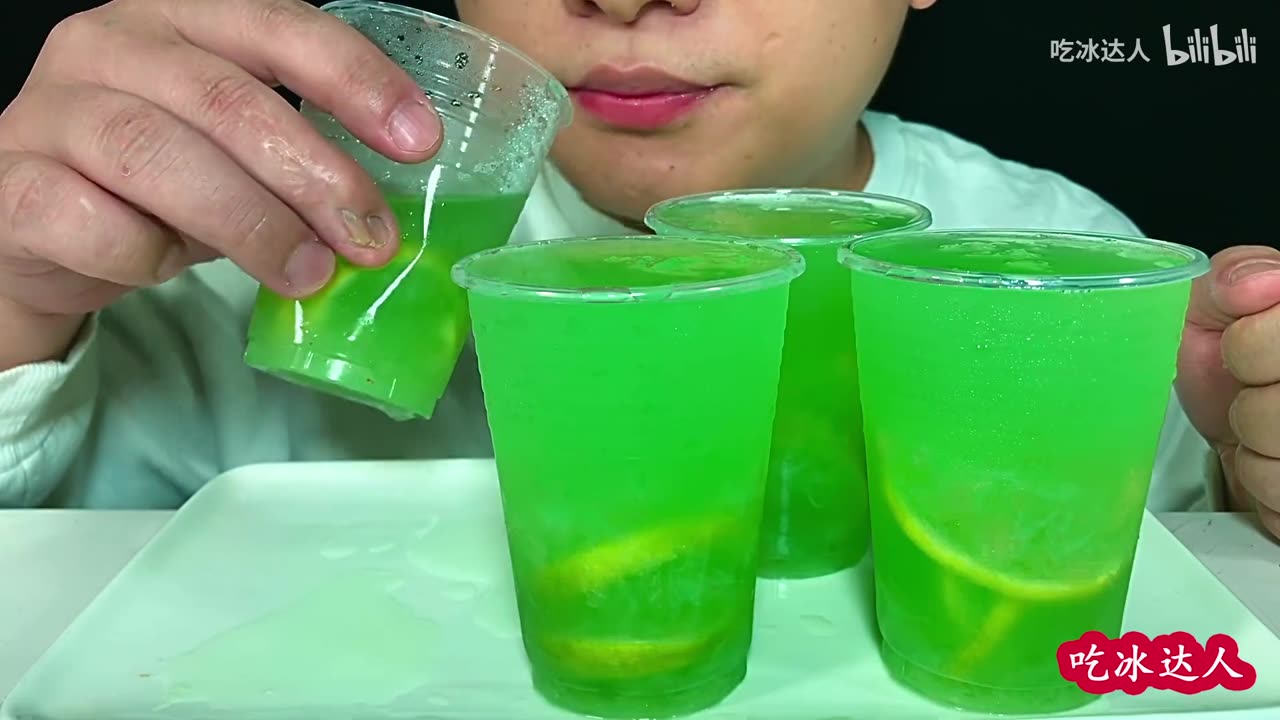 Drink Green Tee Popping Lemon Tea and listen to the sound of Green Tee Popping Lemon Tea!