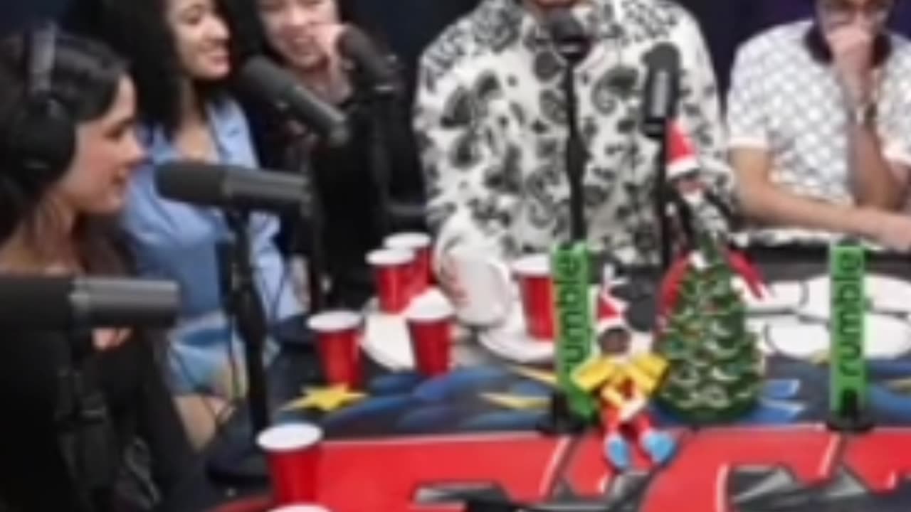 N3ON gets beaten in an arm wrestling match by a girl 🤣🤐!!