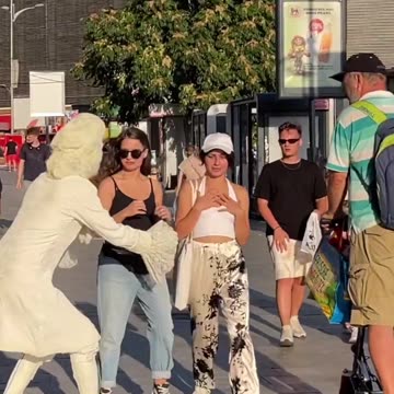 I love the way she got scared 😱 💃😂 Statue Prank