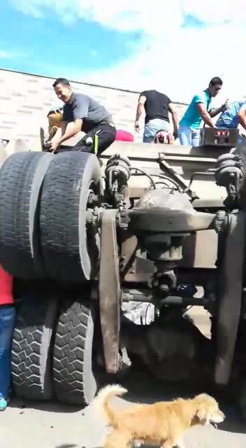 tractocamión se volcó en el norte de Bucaramanga