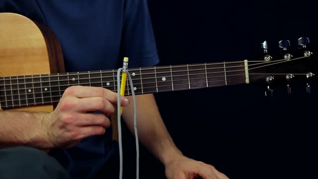 How to Make a Capo for your guitar in 2 minutes / DIY CAPO (Very easy)