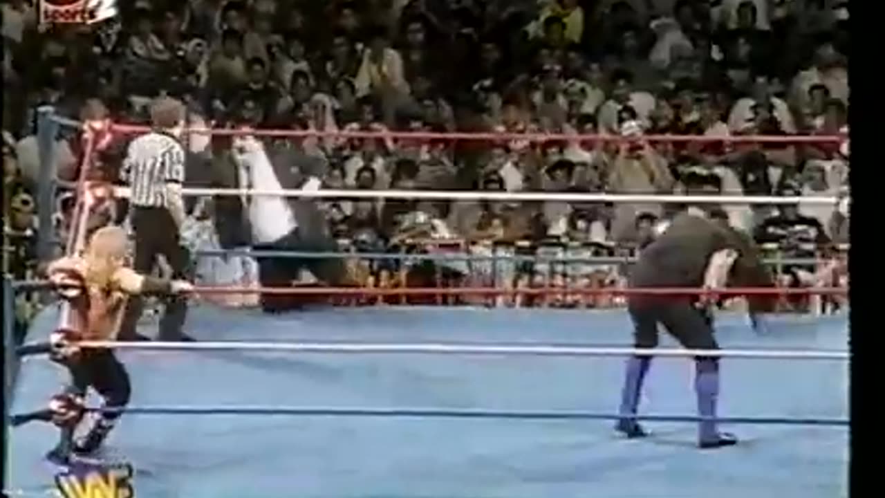 (1996.05.11) Undertaker vs Triple H - Kuwait City - WWF