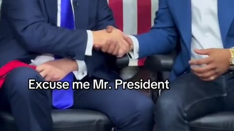 Trump visits barber shop ✂️