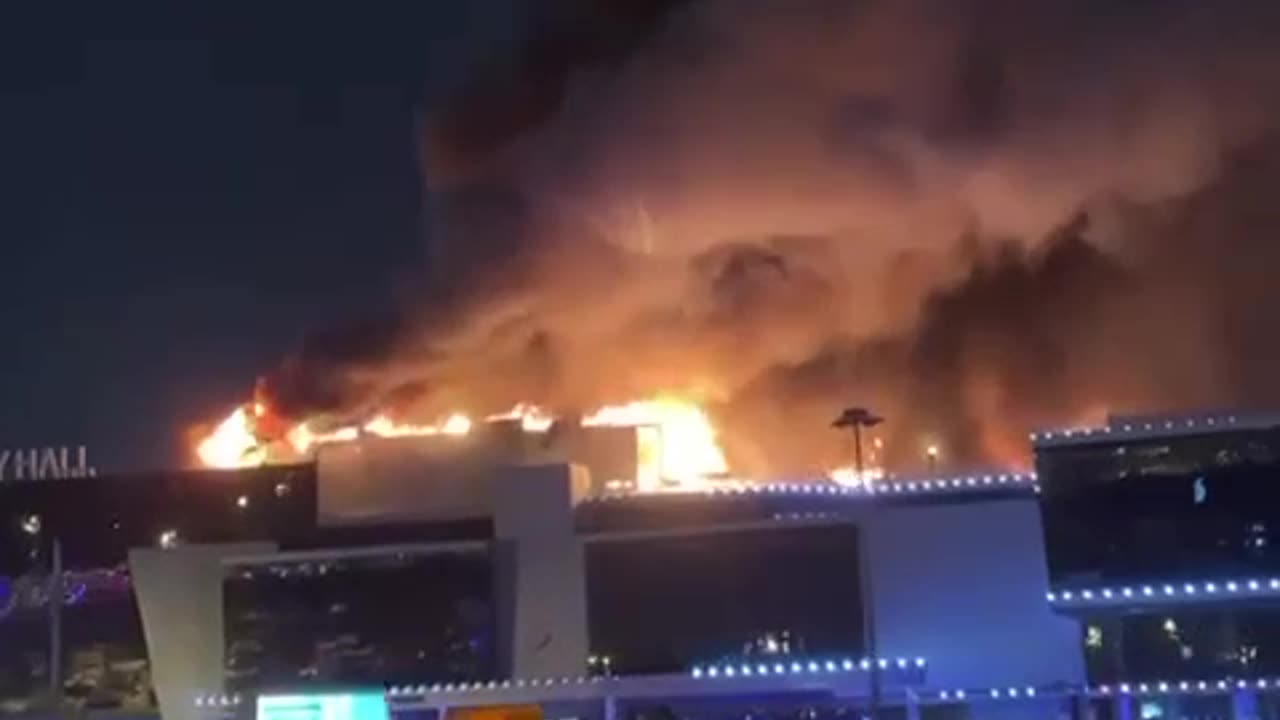 🚨 BREAKING Russia: The roof of the Crocus City Hall in Moscow began to collapse, eyewitnesses report