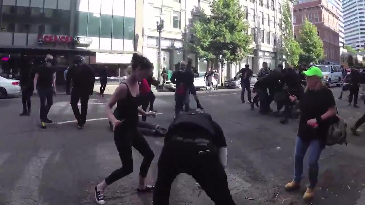 June 30 2018 portland 1.2.1 Antifa vs patriot prayer/pb with police doing nothing