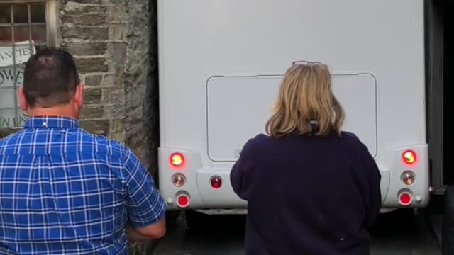 Motorhome Stuck in Narrow Laneway