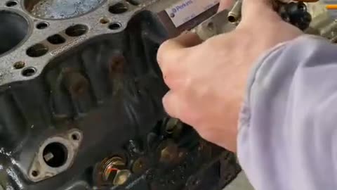 Look at this engine, everyone. Is it still worth repairing?