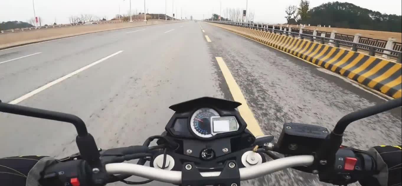 First view cycling far see S65L, near a see play tiger to eat the pigs