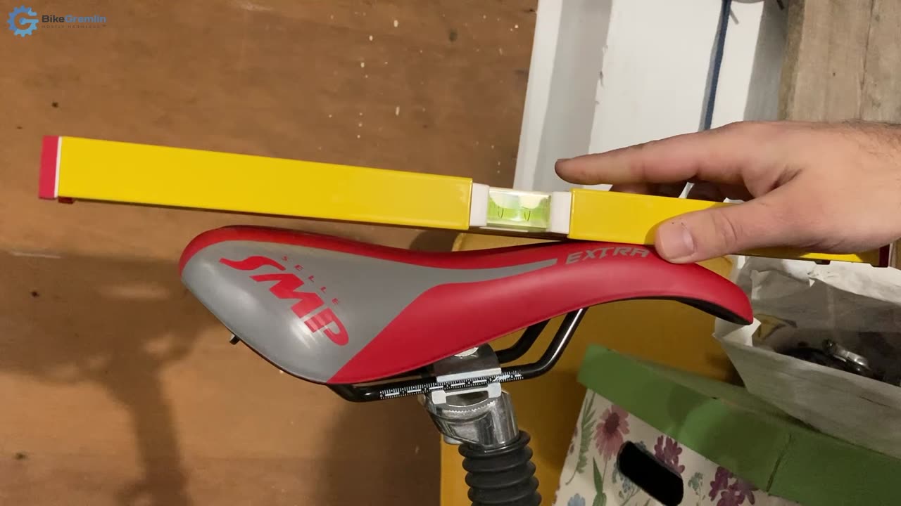 Bicycle saddle tilt adjustment